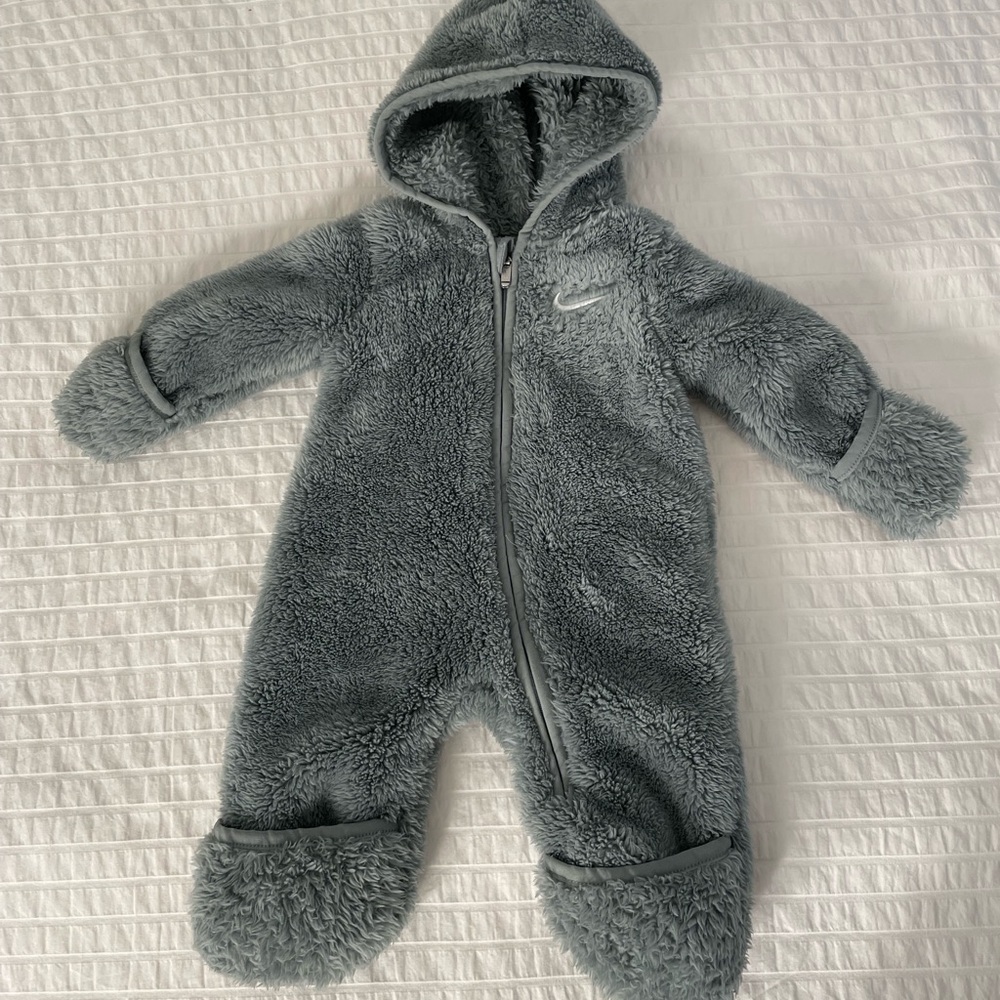 Nike Cozy Comfort